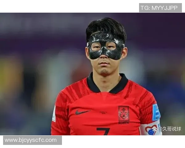 足球明星佩戴面罩训练视频揭秘运动员如何应对伤病挑战与恢复过程